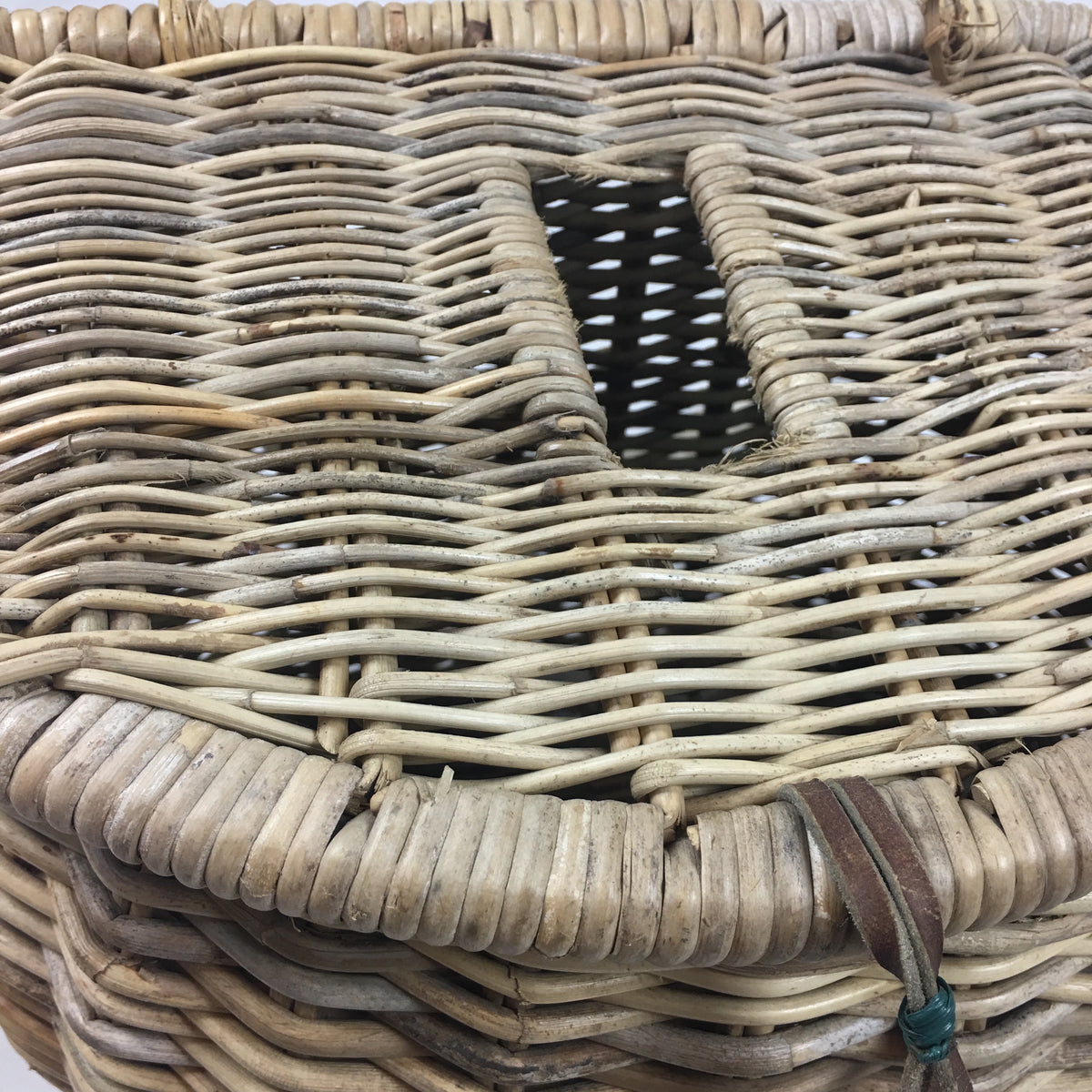 English Fishing Basket – English Traditions