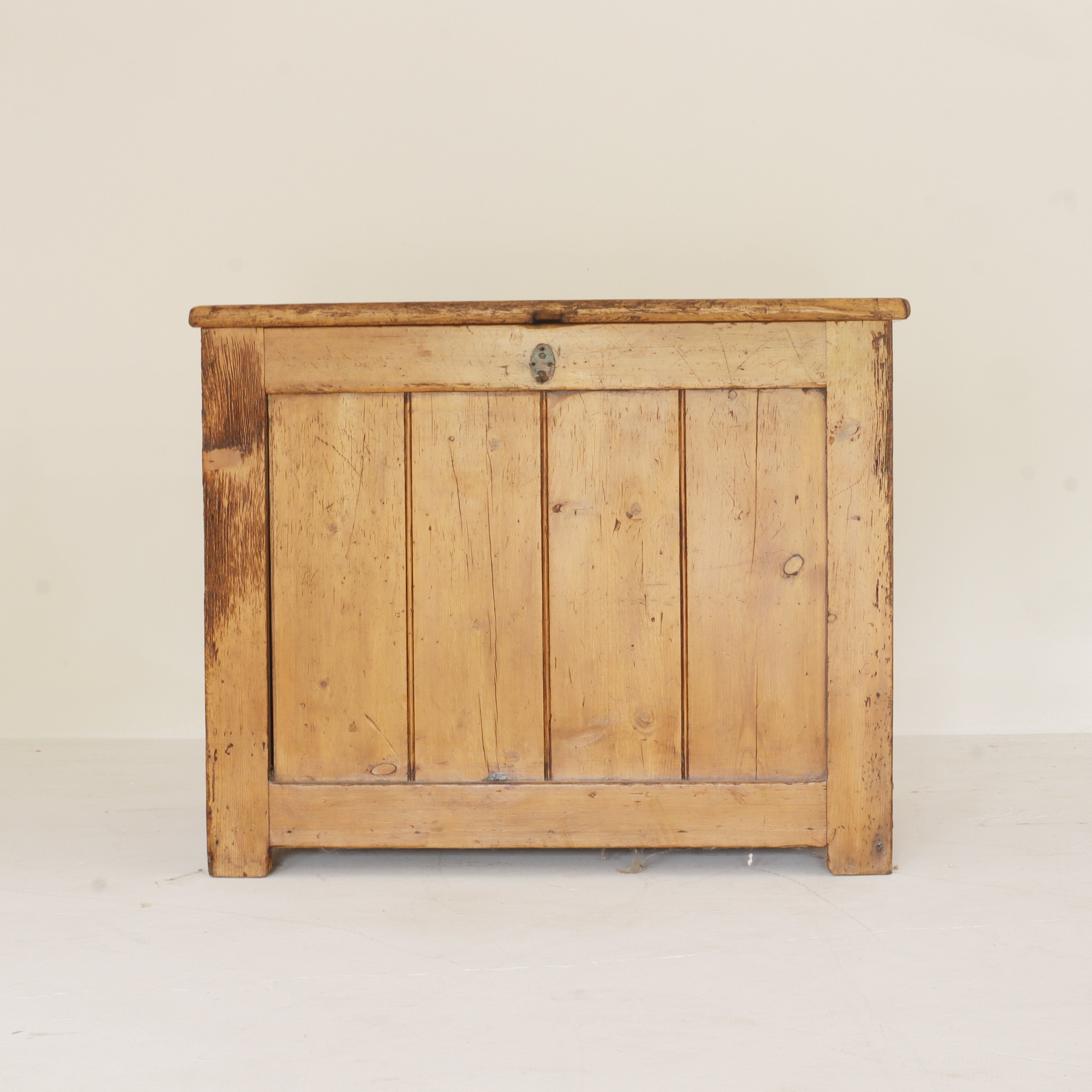 インド　ビンテージ　チークボックス　old maison Irish Antique Pine Chest/Box – English Traditions