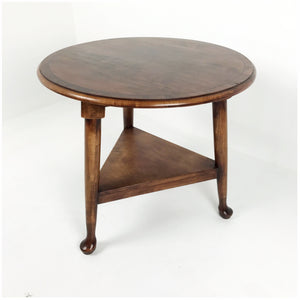 Essex Pad Foot Cricket Table with Shelf