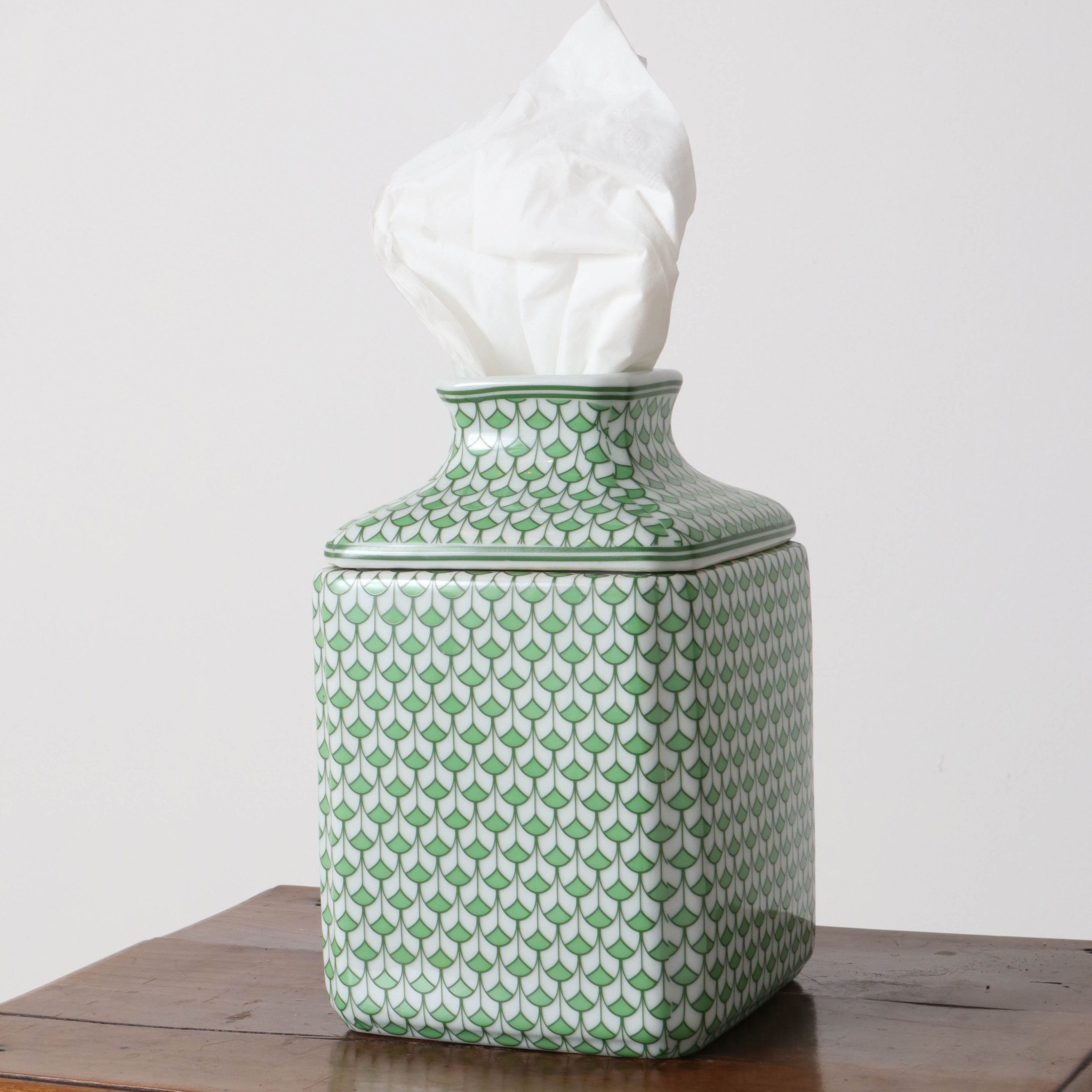 Lemon Green Scalloped Porcelain Tissue Box Holder – English Traditions