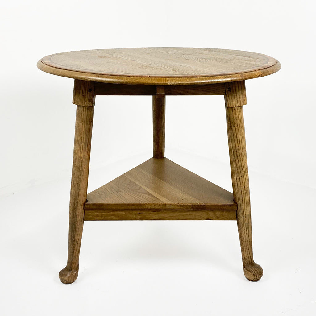 Essex Pad Foot Cricket Table